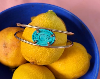 Brazalete con intaglio turquesa