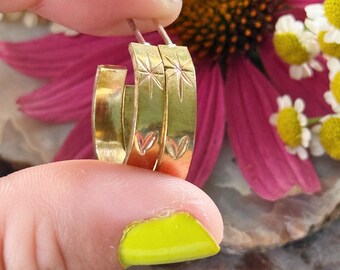 Pequeños aros grabados