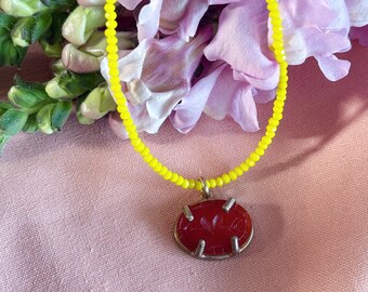 Colgante con intaglio de Cupido en cornalina