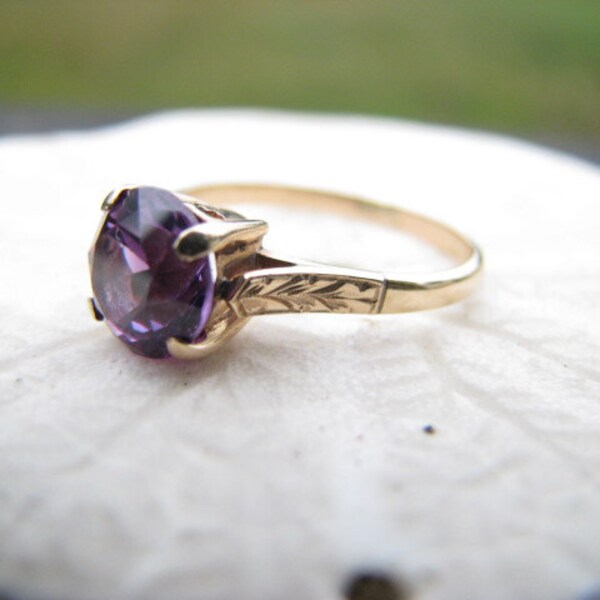 Vintage Color Change Sapphire Ring, Lovely Engraved Shoulders, 2.10 carat Synthetic Sapphire with Great Color Shift