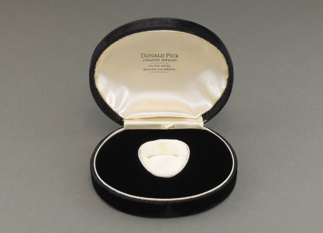 Luxurious Vintage Velvet Ring Box Large Dramatic Black & White