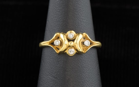 Lovely Art Nouveau 18K Gold Diamond Ring - Elegan… - image 1