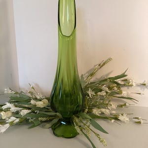 Vintage L.E. Smith geschwungene Vase 15 1/2 ”H Sockel geripptes Muster