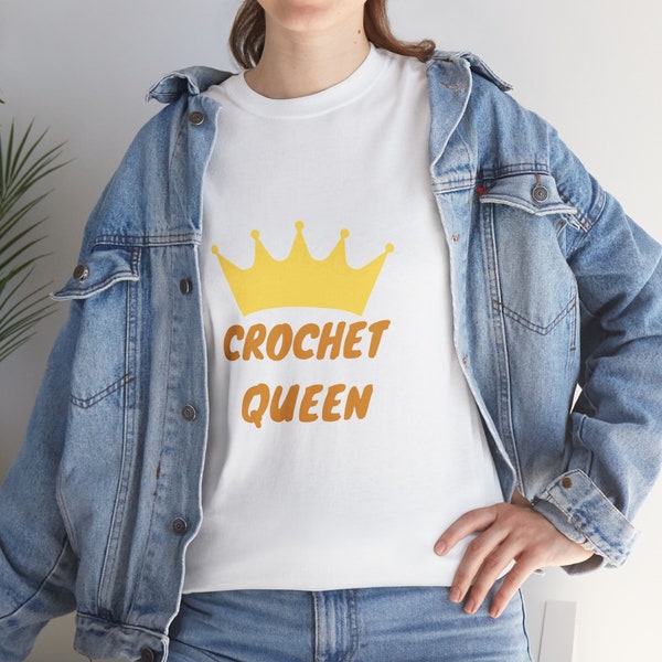Crochet Queen funny knitting t-shirt golden crown perfect gift mom grandma bests selling