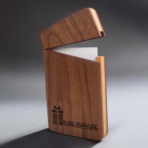 Gepersonaliseerde walnoot visitekaartjeshouders | Handgemaakte cadeaus met gravure | Duurzame kantooraccessoires | Cadeau idee