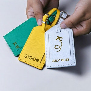 Étiquette à bagage personnalisée Étiquette à bagage monogramme gravée Meilleur ami Cadeau Cadeau de voyage pour couple Étiquette de cadeau Étiquette à bagage en cuir personnalisée