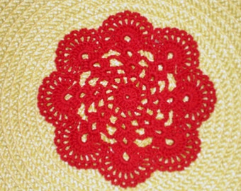 Nouveaux « huit coquillages » au crochet faits main en rouge victoire - Cet article mesure env. 3 à 4 po. de diamètre selon le filetage utilisé