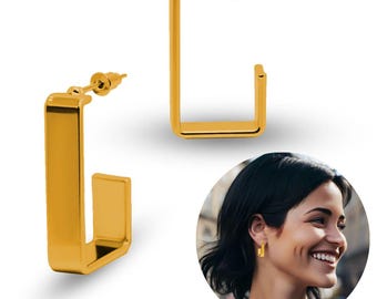 Square hoop earrings in gold