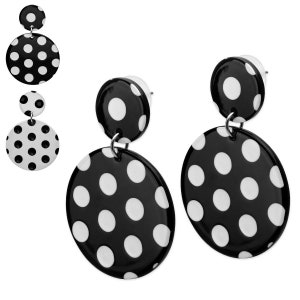 Peut inclure: Une paire de boucles d'oreilles pendantes à pois noirs et blancs. Les boucles d'oreilles sont composées de deux disques ronds, l'un plus petit que l'autre. Le plus grand disque mesure environ 3,8 cm de diamètre.