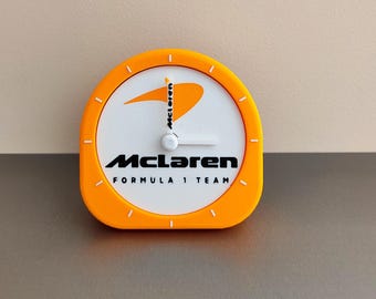 McLaren F1-klok, formule 1-bureauklok, raceteamcadeau, cadeau autoliefhebber, motorsportdecor, oranje klok, F1-fan cadeau, garagedecor