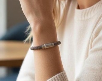 Kazaziye Knit Bracelet: Unisex Silver-Look Mesh Bangle, Magnetic Clasp