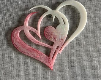 Handgemaakt abstract hart-muurdecor: roze en witte harssculptuur