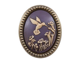 Midnight Garden Hummingbird Cameo Brooch - A Moment of Sweet Devotion