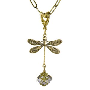 Collier libellule délicat avec feuilles peintes à la main et collier en cristal