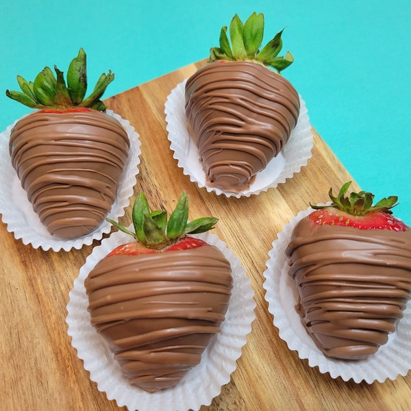 4ct/Small/Drizzled Chocolate Covered Strawberries. In state delivery and pick up options are available. Message me for more information.