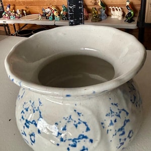 Vintage Spongeware Spittoon Vase