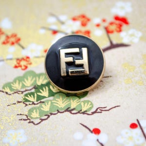 Vintage Fendi svarta knappar. 2 storlekar