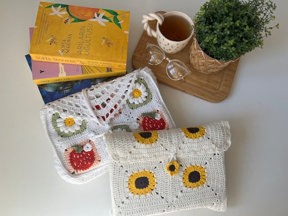 Crochet Book Cover,Handmade Book Sleeve,Book Lover Gift,Sunflower Crochet Book Cover,Bookish Gift,Book Cover Gift For Readers,Book Protector