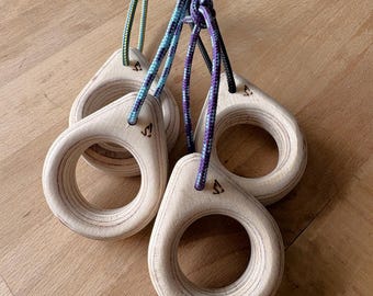 The O - A mono keychain finger trainer warm-up board