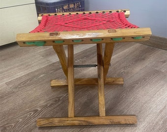 Tabouret pliant artisanal : corde tressée à la main et bois massif