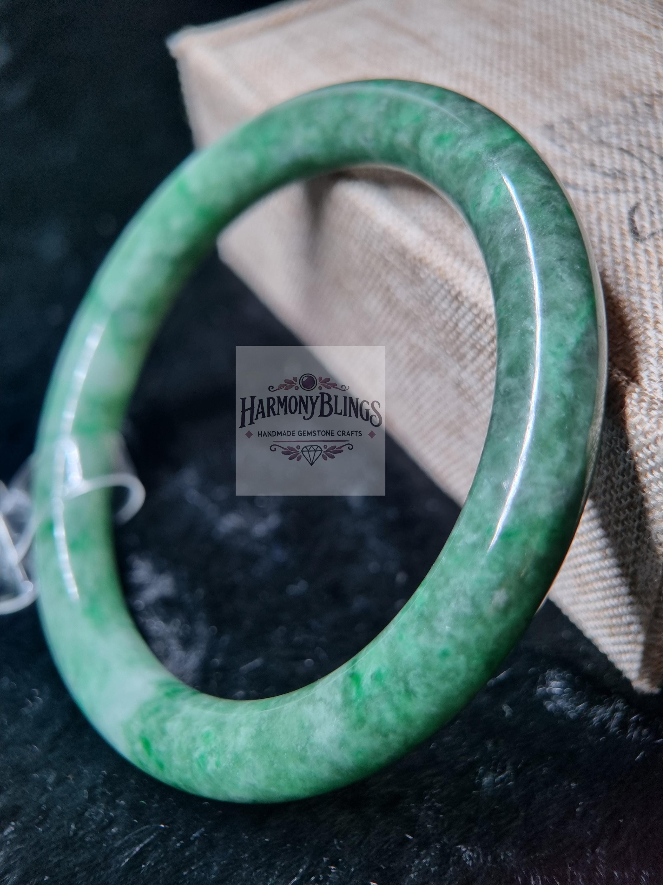 天然認定57mmグリーン翡翠バングル - 風水ラッキーブレスレット、誕生