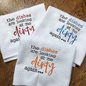 刺繍入りティータオル：おもしろ「汚れた食器」マイクロファイバーキッチンタオル