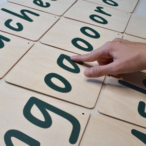 Papel de lija del alfabeto de madera Inglés diptongos táctiles hechos a mano letras de trazado de azulejos habilidades de preescritura para niños pequeños QLD Font Montessori material