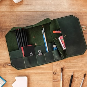 Personalized pencil case, Leather pencil case, Handmade pencil roll up bag, Custom pencil holder, Pencil pouch, Artist roll case