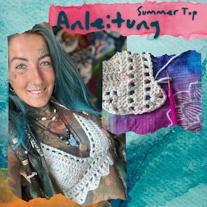 Könnte beinhalten: Nahaufnahme eines weißen Häkeltops mit einem bunten, gesprenkelten Muster. Das Top wird von einer Person mit blauen Haaren und Tattoos getragen. Das Bild zeigt auch eine Nahaufnahme eines Häkelstichmusters mit einem rosa Häkelhaken.
