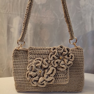 handmade bag in gold-beige colored cord, lined, with magnetic closure, shoulder handle, decorated with flowers, size. 30x18x10