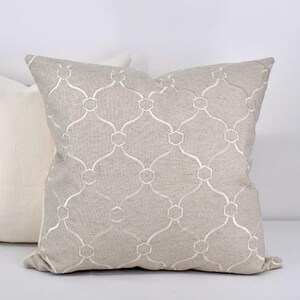 Copricuscini ricamati Natural Trellis da 20" (set da 2)
