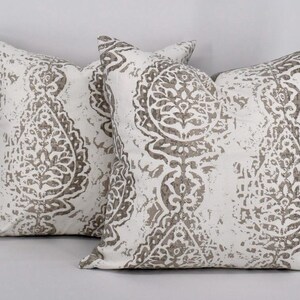 Copricuscini con stampa neutra grigio/bianco da 20" (set da 2)