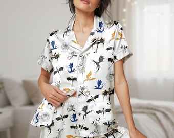 Pijama corto de satén Fourth Wing, bonito conjunto de ropa de estar a juego, pijama de fantasía de manga corta, pijama acogedor para amantes de los dragones, regalo para un fan.