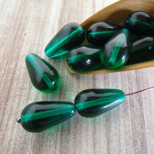 15x8mm Teardrop Emerald Green Czech Glass Beads 10pc