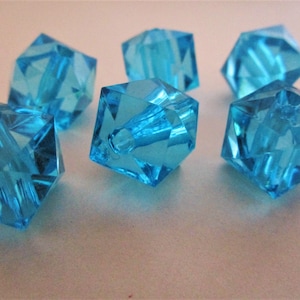 18mm Faceted Cube Transparent Blue Acrylic Beads 10pc