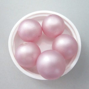 18mm Round Light Purple Vintage Plastic Pearl Beads 8pc