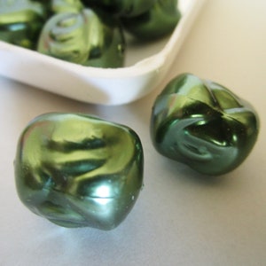 15mm Baroque Green Pearl Vintage Plastic Beads 7pc
