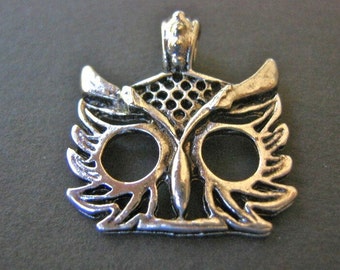 25x23mm Owl Face Pendant Antique Silver Tone Finish Charms 6pc