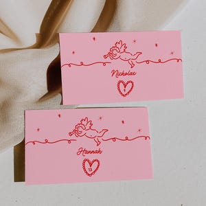 Plantilla de tarjeta de lugar de boda moderna Romántico Rojo Rosa San Valentín Cupido Papelería caprichosa Invitación Imprimible Digital Editable Descargar