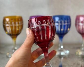 Colorful Wine Glass Set - 6 Elegant Stemware Pieces for Festive Entertaining