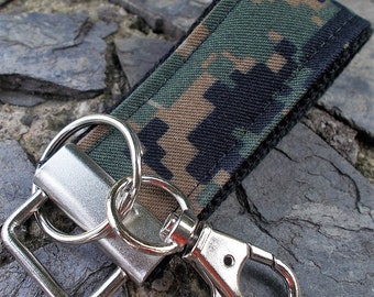 Camo Mini Key FOB Keychain for Him - Mini Keychain for Boyfriend, Husband, Father Ideal as Belt Loop Keychain