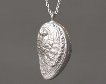 Sea Shell Necklace in Sterling Silver with 7 Diamonds