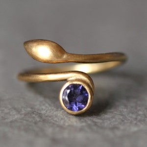 Leaf Ring in 14K Yellow Gold with Solitaire Gemstone