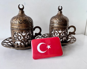 Türkisches Kaffeeset mit 2 Tassen + Bonus Abzeichen mit Türkei Flagge