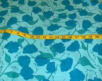 Rosa oliva, Blue Valorie Wells per lo spirito libero, VW09 Little Roses venduto dal 1/2yard