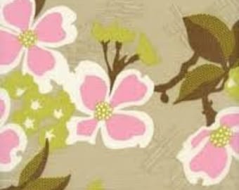 Joel Dewberry Modern Meadow Dogwood Bloom JD31 Tan Free Spirit w opakowaniach 1/2 jarda