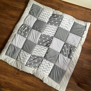 DIY patchwork crawling blanket