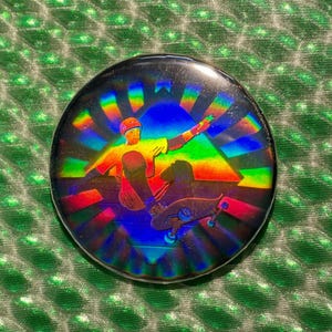Märke med ett vintage skaterhologram, 44 mm/1,73 tum, äkta präglat 90-talshologram, regnbågshologram, metallbas