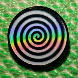レンチキュラーバッジ - 催眠スパイラル - アニメーション渦巻き - 48 mm/1.90インチ - PETGで印刷されたユニークなハンドメイドアイテム