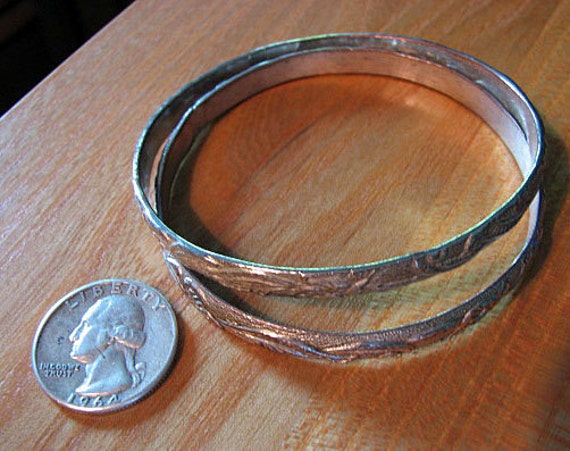 Ornate Silvertone Vintage Elegant Bangle Set Flor… - image 2